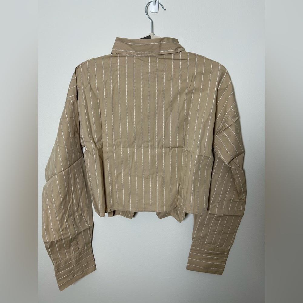 PrettyLittleThing Stone Poplin Pinstripe Pocket Detail Cropped Shirt - Picture 2 of 3